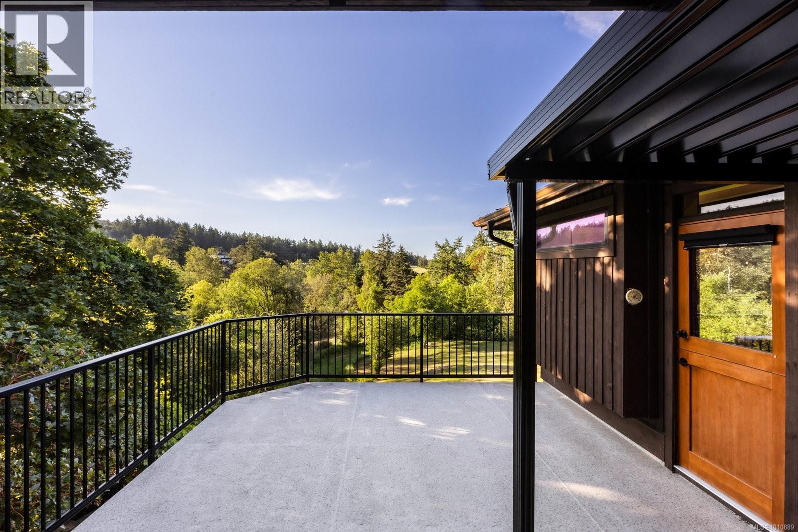 Photo 26 of 1070 Donwood Dr, Saanich BC