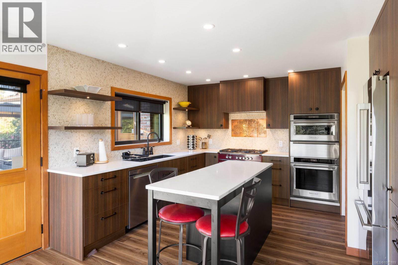 Photo 30 of 1070 Donwood Dr, Saanich BC