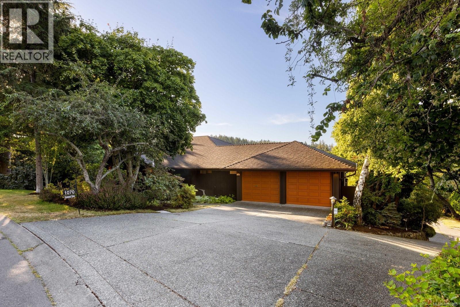 Photo 41 of 1070 Donwood Dr, Saanich BC