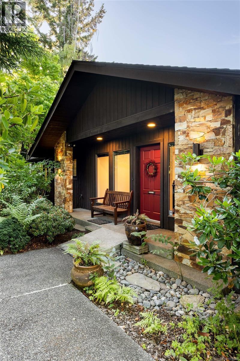 Photo 43 of 1070 Donwood Dr, Saanich BC