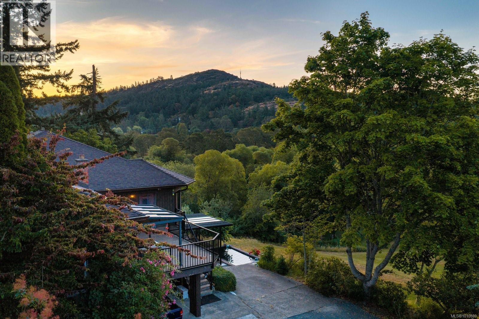 Photo 44 of 1070 Donwood Dr, Saanich BC