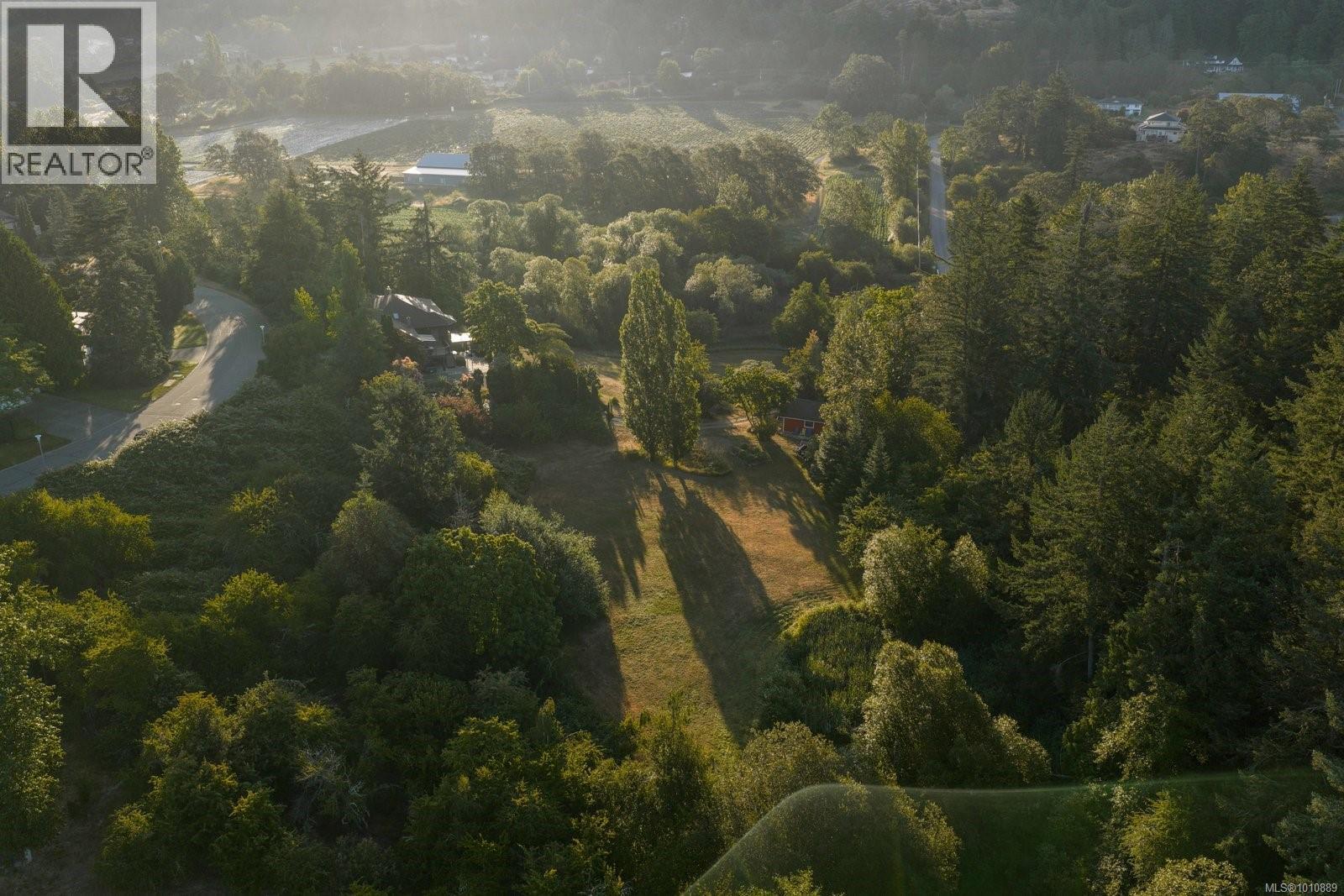 Photo 45 of 1070 Donwood Dr, Saanich BC