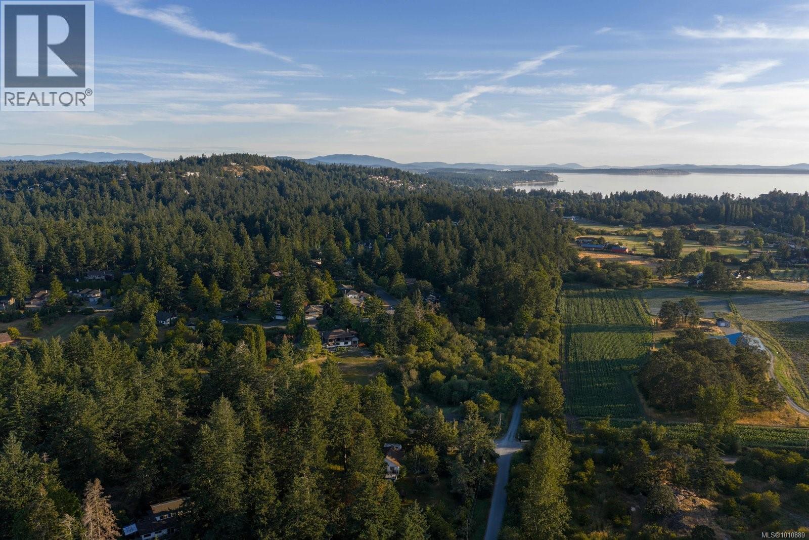 Photo 46 of 1070 Donwood Dr, Saanich BC