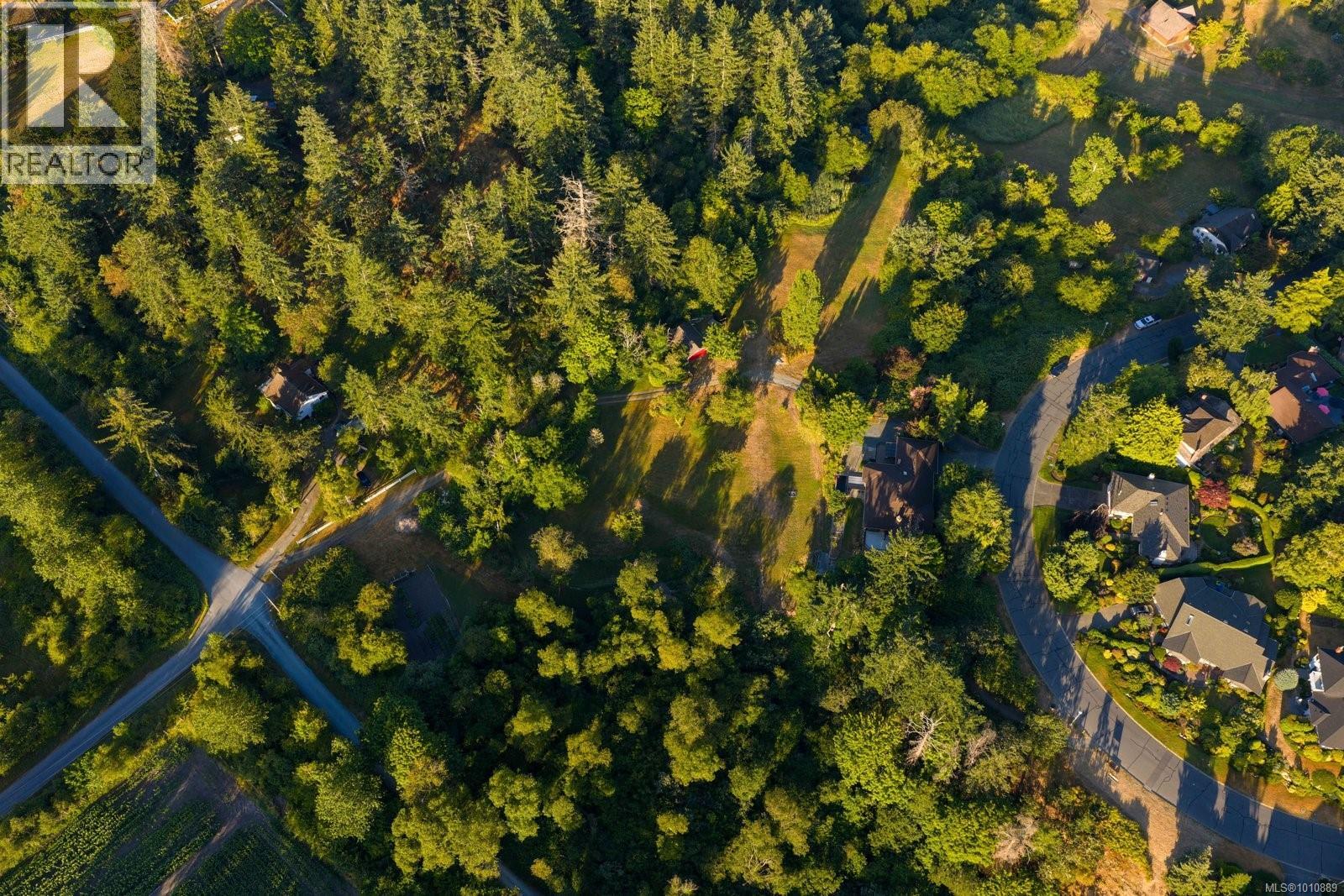 Photo 48 of 1070 Donwood Dr, Saanich BC