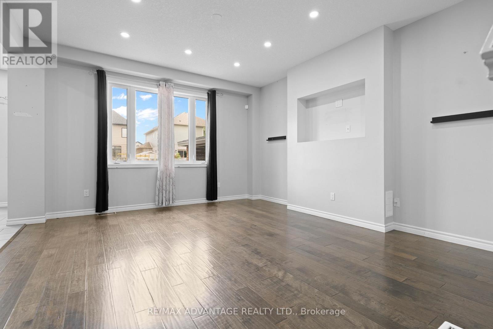 Photo 13 of 3139 Jinnies Street, London South ON