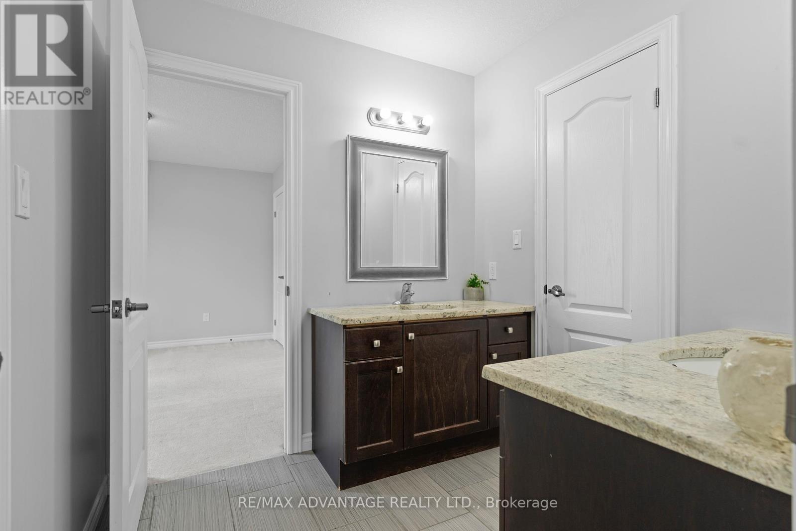 Photo 31 of 3139 Jinnies Street, London South ON