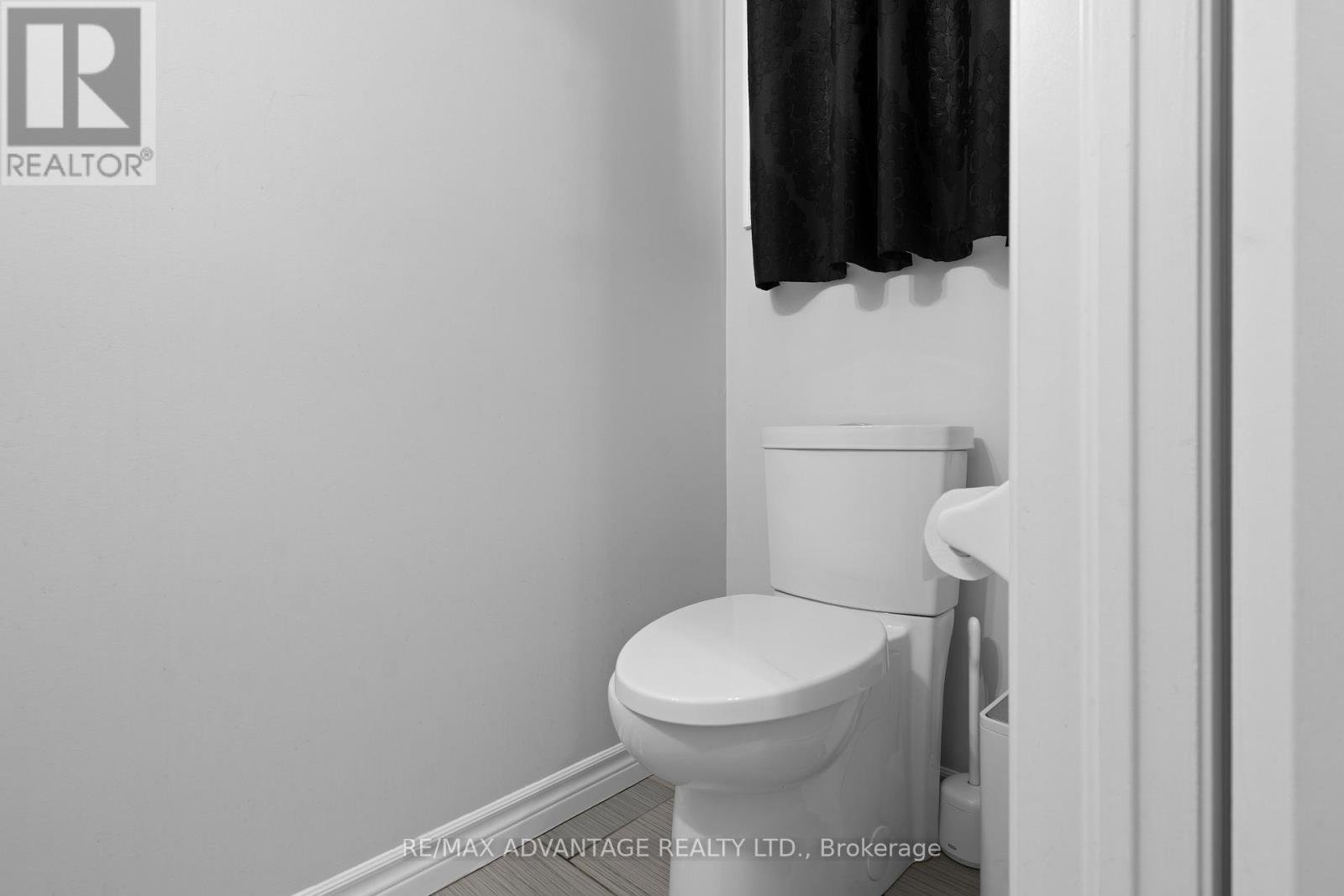 Photo 9 of 3139 Jinnies Street, London South ON