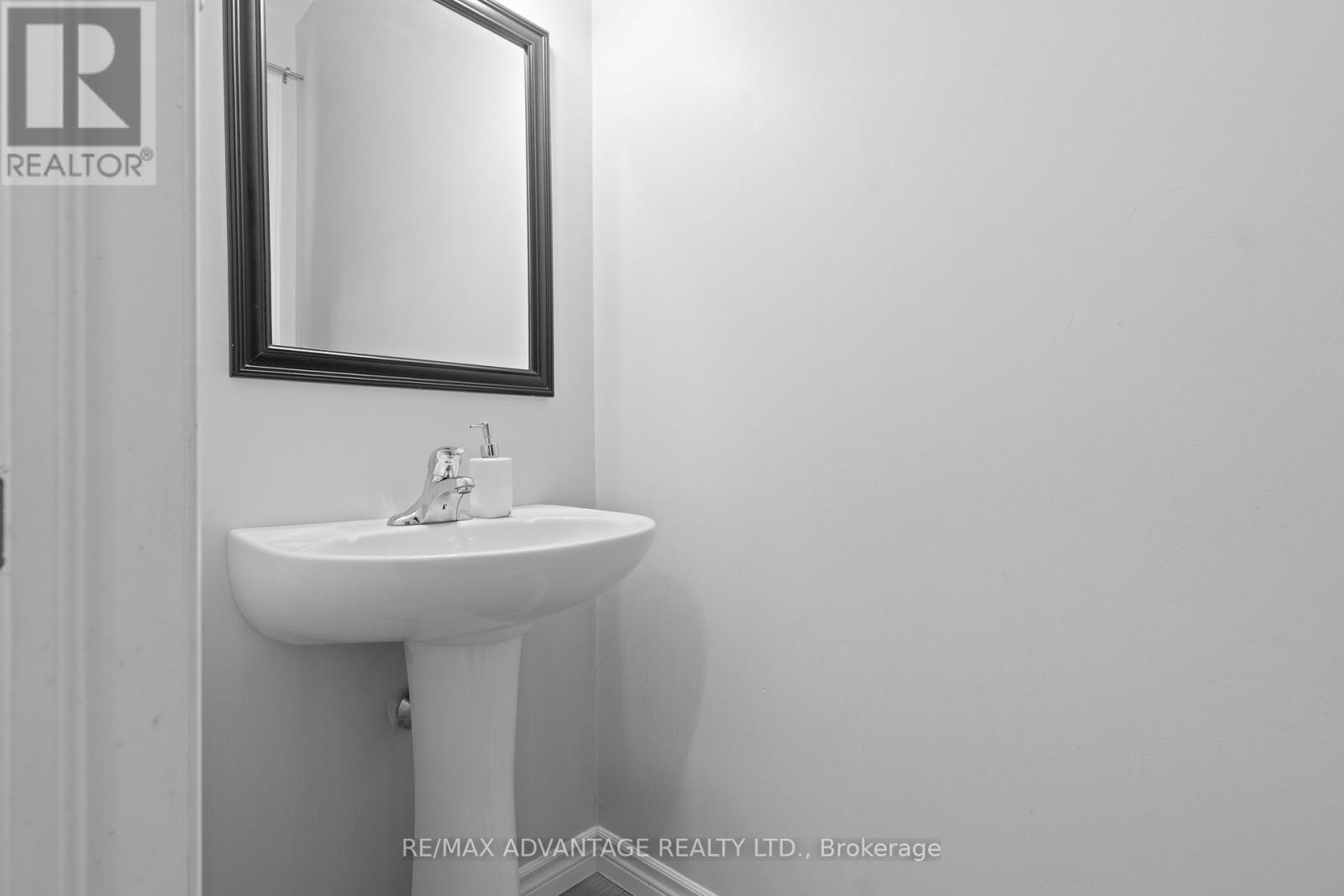 Photo 8 of 3139 Jinnies Street, London South ON