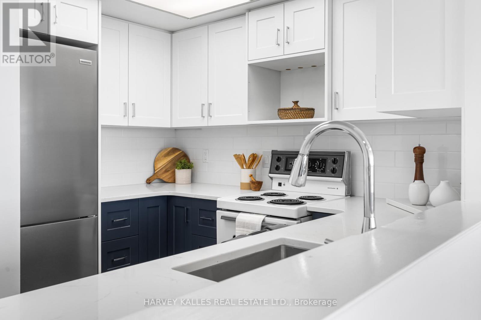 Photo 1 of 915 5 Greystone Walk Drive, Toronto ON