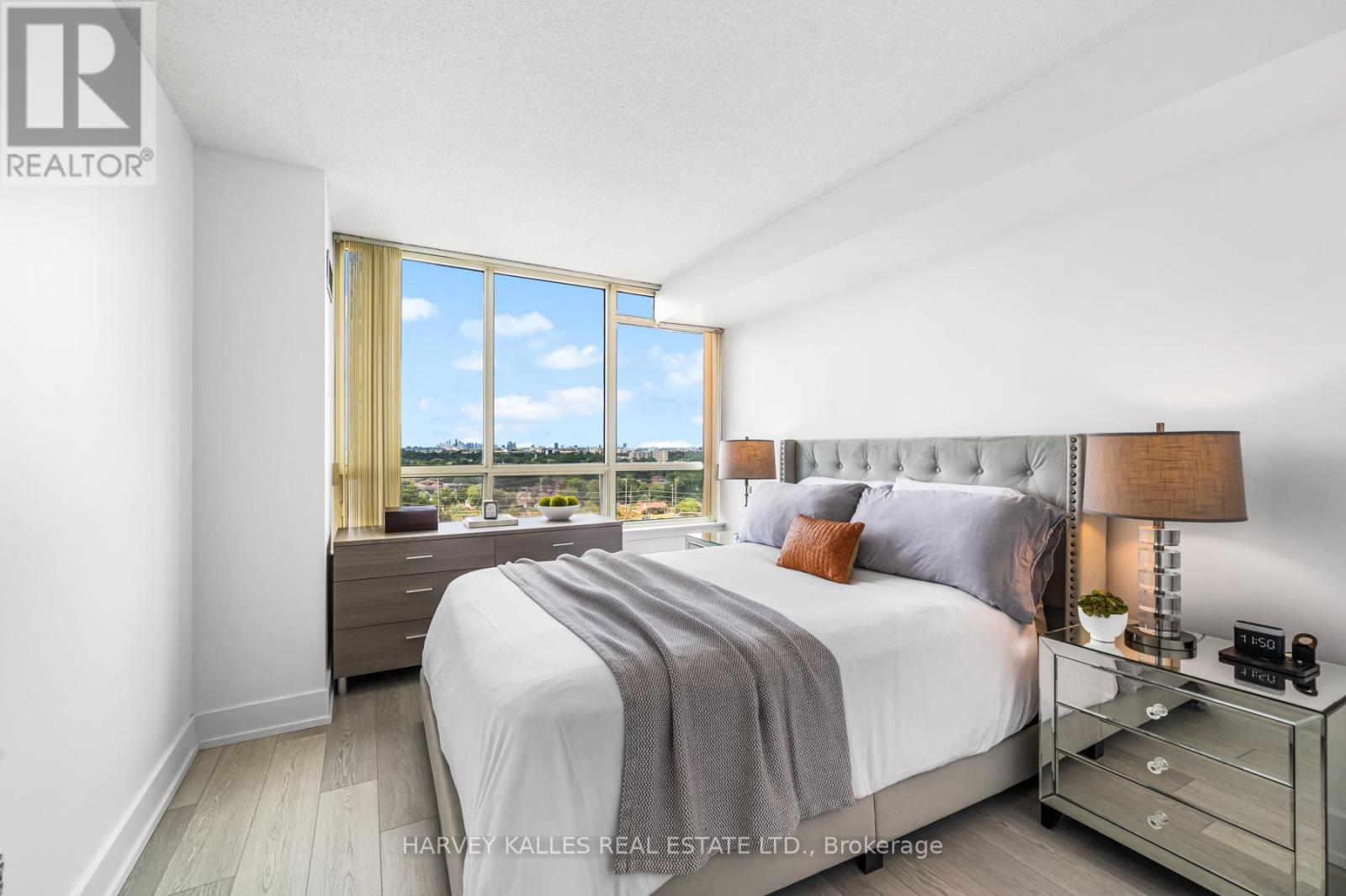 Photo 13 of 915 5 Greystone Walk Drive, Toronto ON