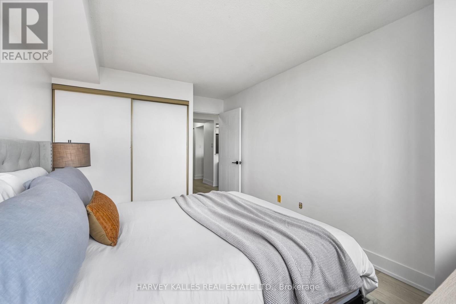 Photo 17 of 915 5 Greystone Walk Drive, Toronto ON