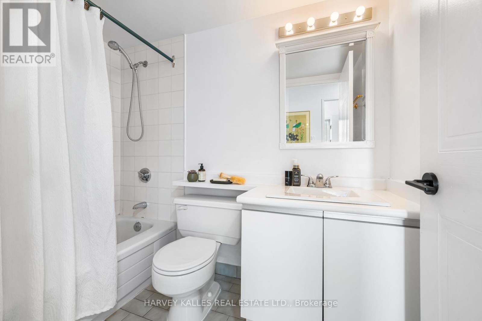 Photo 18 of 915 5 Greystone Walk Drive, Toronto ON
