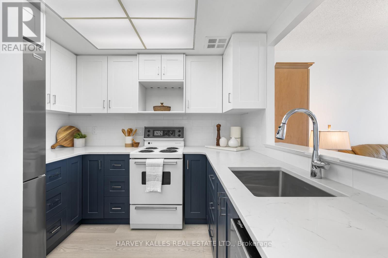 Photo 2 of 915 5 Greystone Walk Drive, Toronto ON