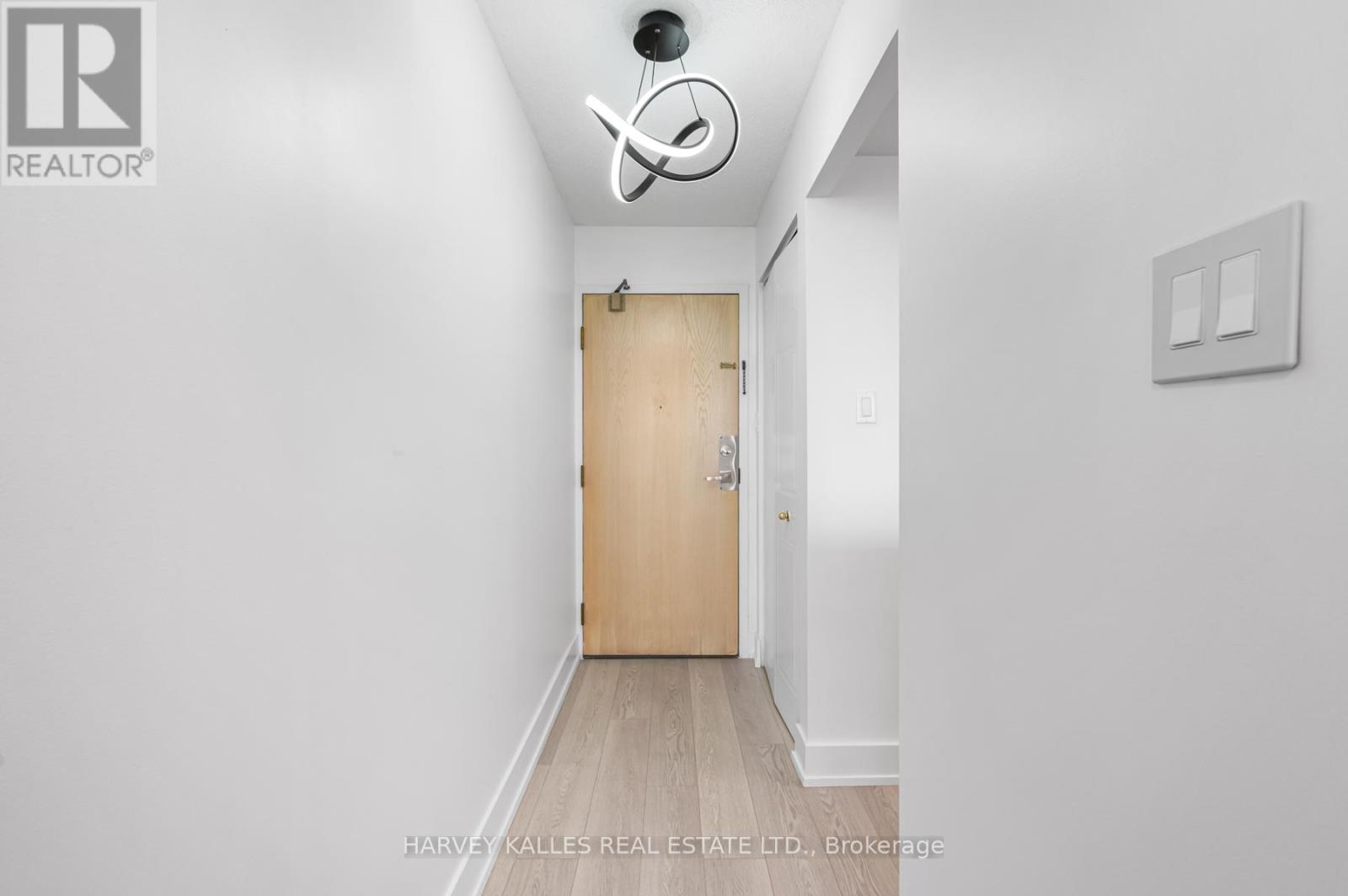 Photo 22 of 915 5 Greystone Walk Drive, Toronto ON
