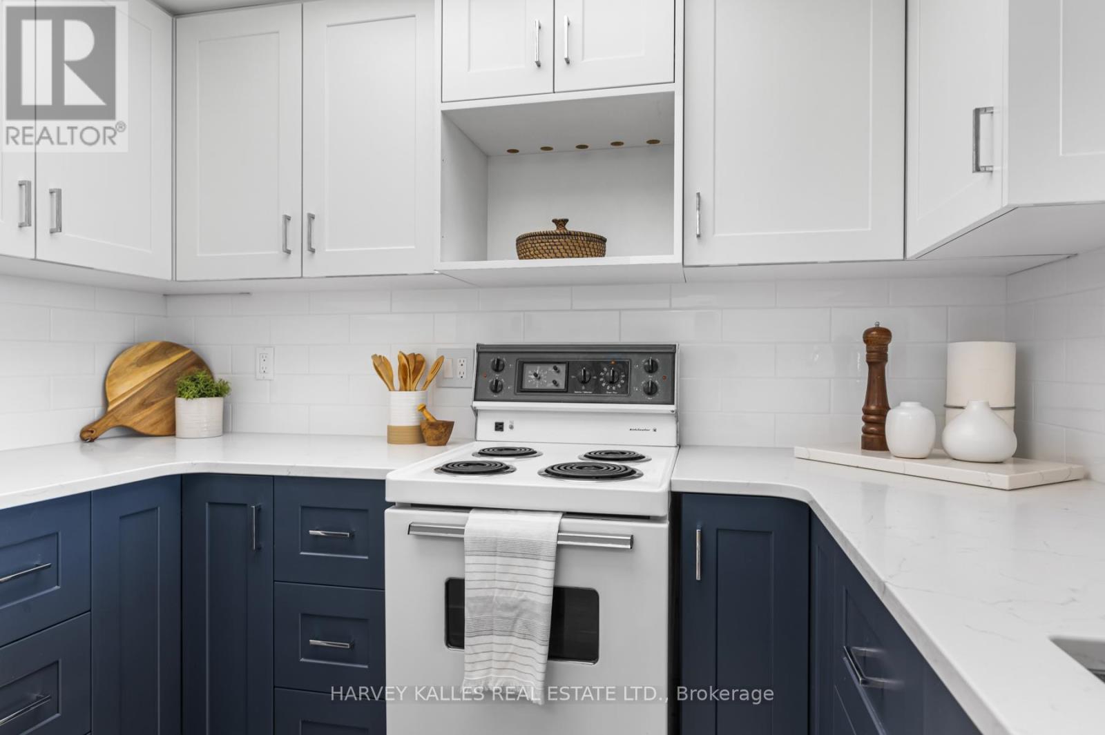 Photo 3 of 915 5 Greystone Walk Drive, Toronto ON