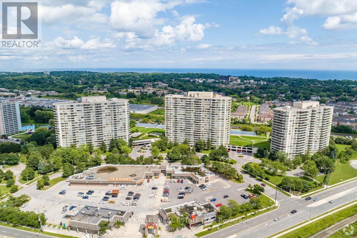 Photo 35 of 915 5 Greystone Walk Drive, Toronto ON