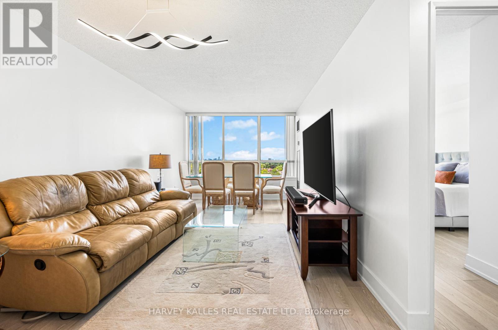 Photo 4 of 915 5 Greystone Walk Drive, Toronto ON