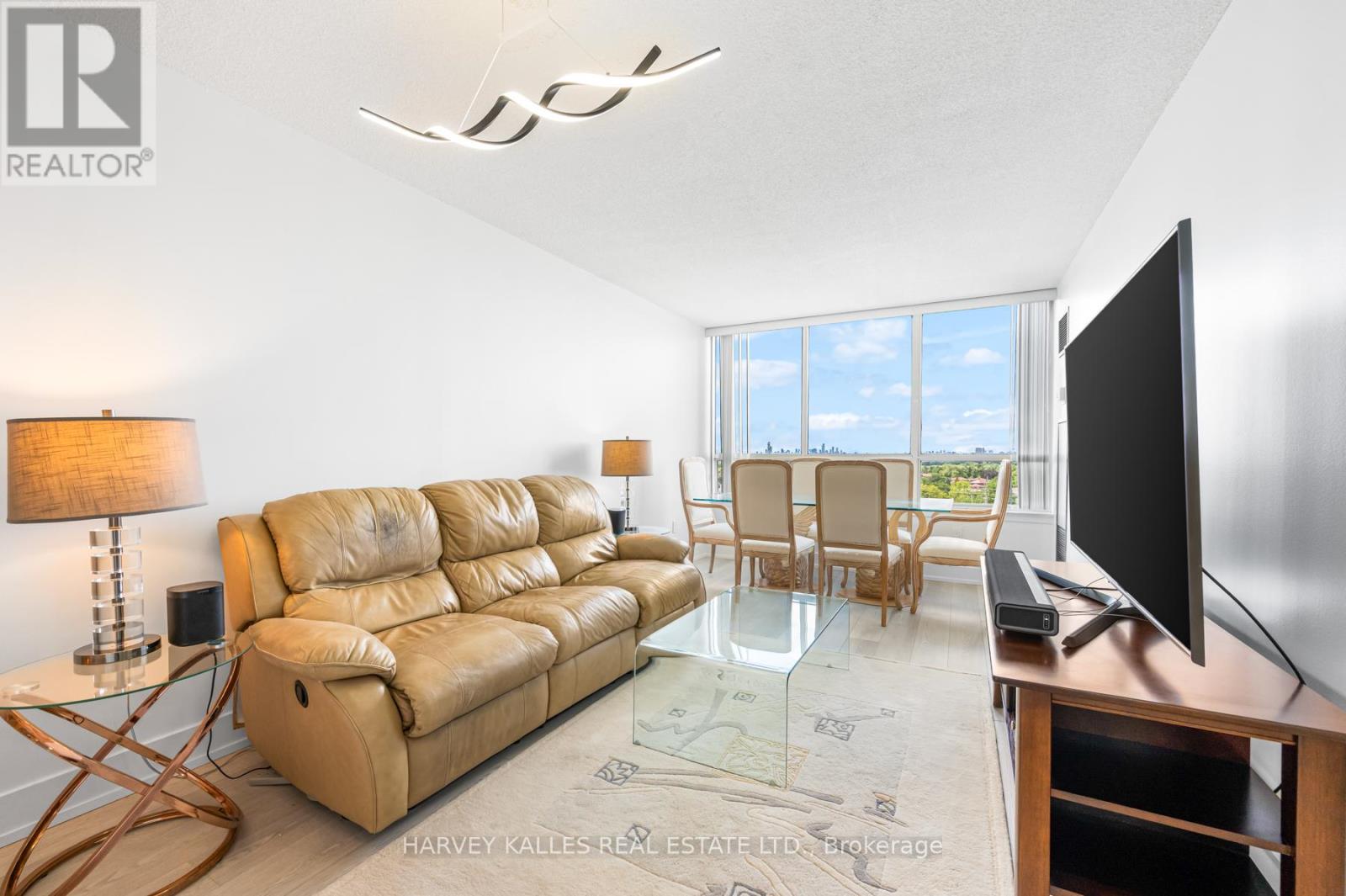 Photo 5 of 915 5 Greystone Walk Drive, Toronto ON