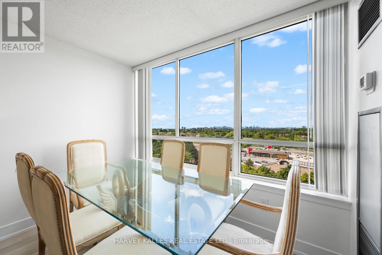 Photo 7 of 915 5 Greystone Walk Drive, Toronto ON