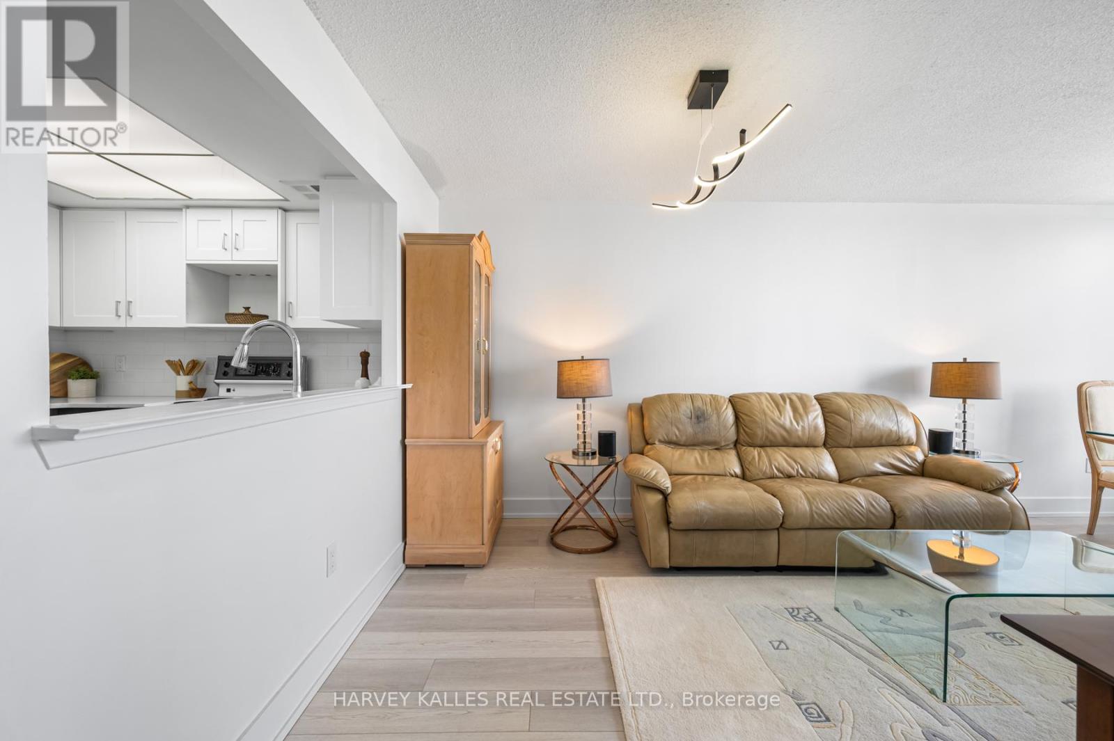 Photo 9 of 915 5 Greystone Walk Drive, Toronto ON