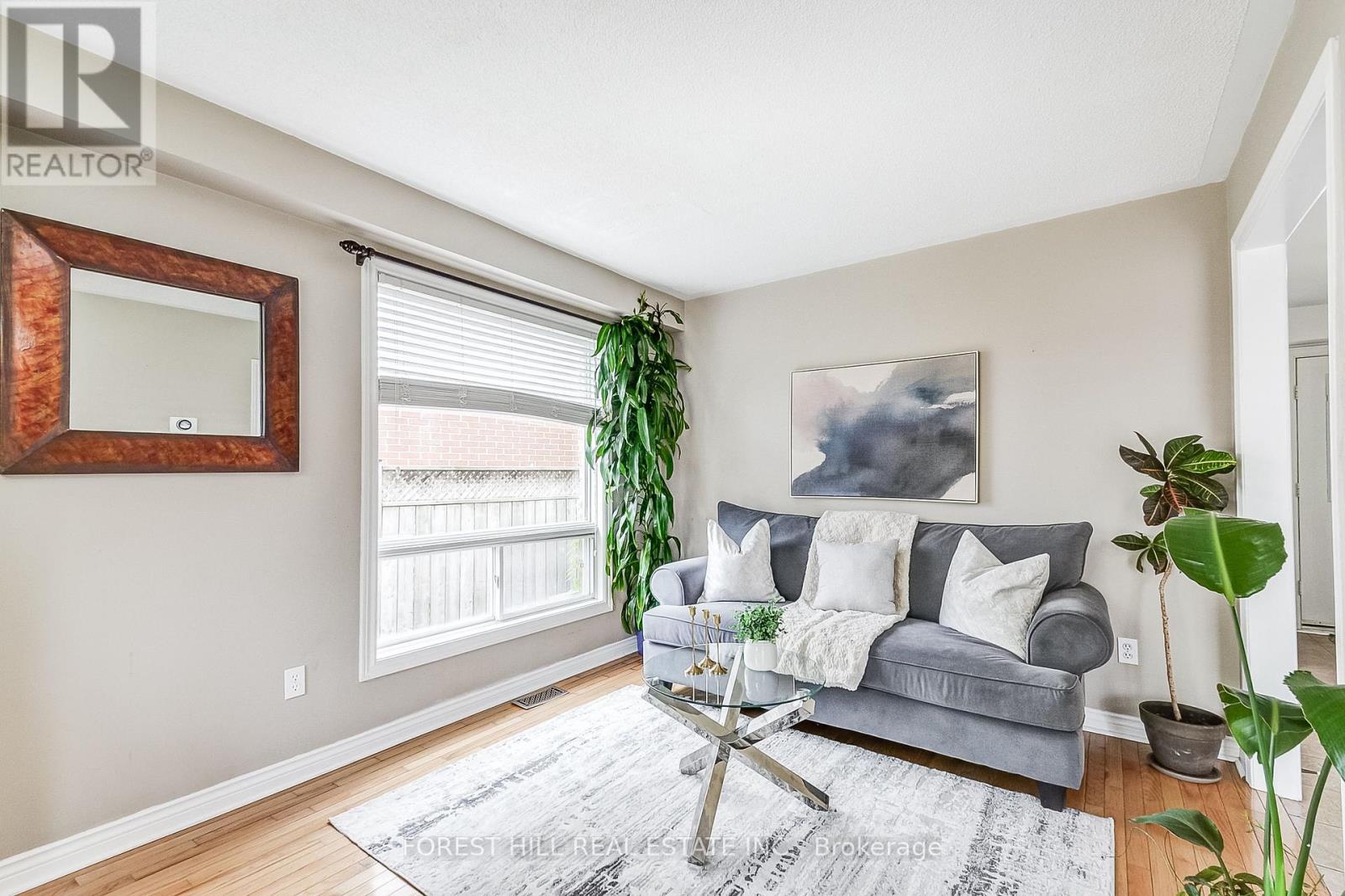 Photo 24 of 61 Hearthstone Crescent, Clarington ON