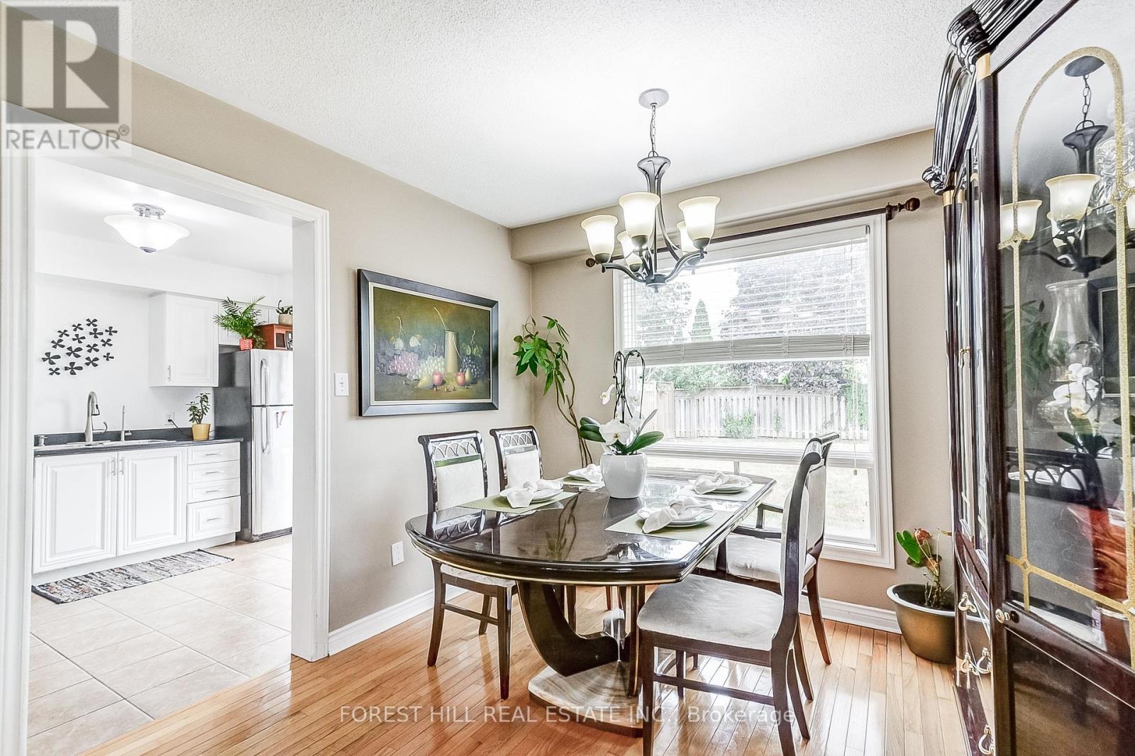 Photo 12 of 61 Hearthstone Crescent, Clarington ON
