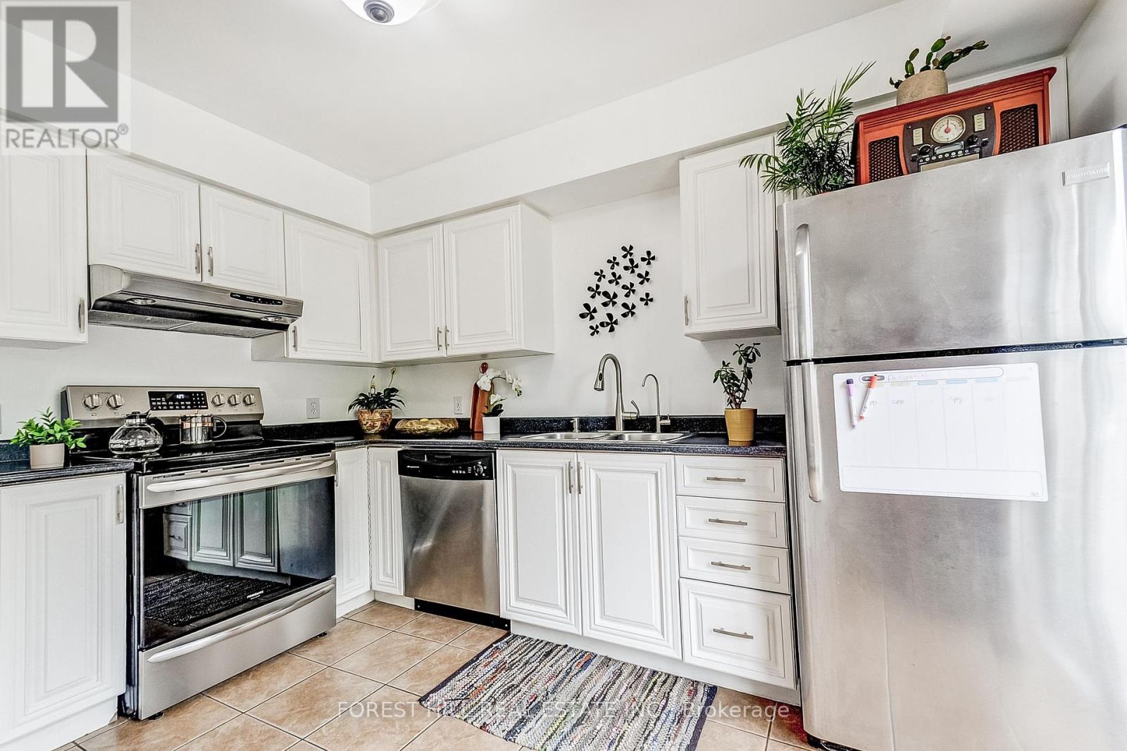 Photo 31 of 61 Hearthstone Crescent, Clarington ON