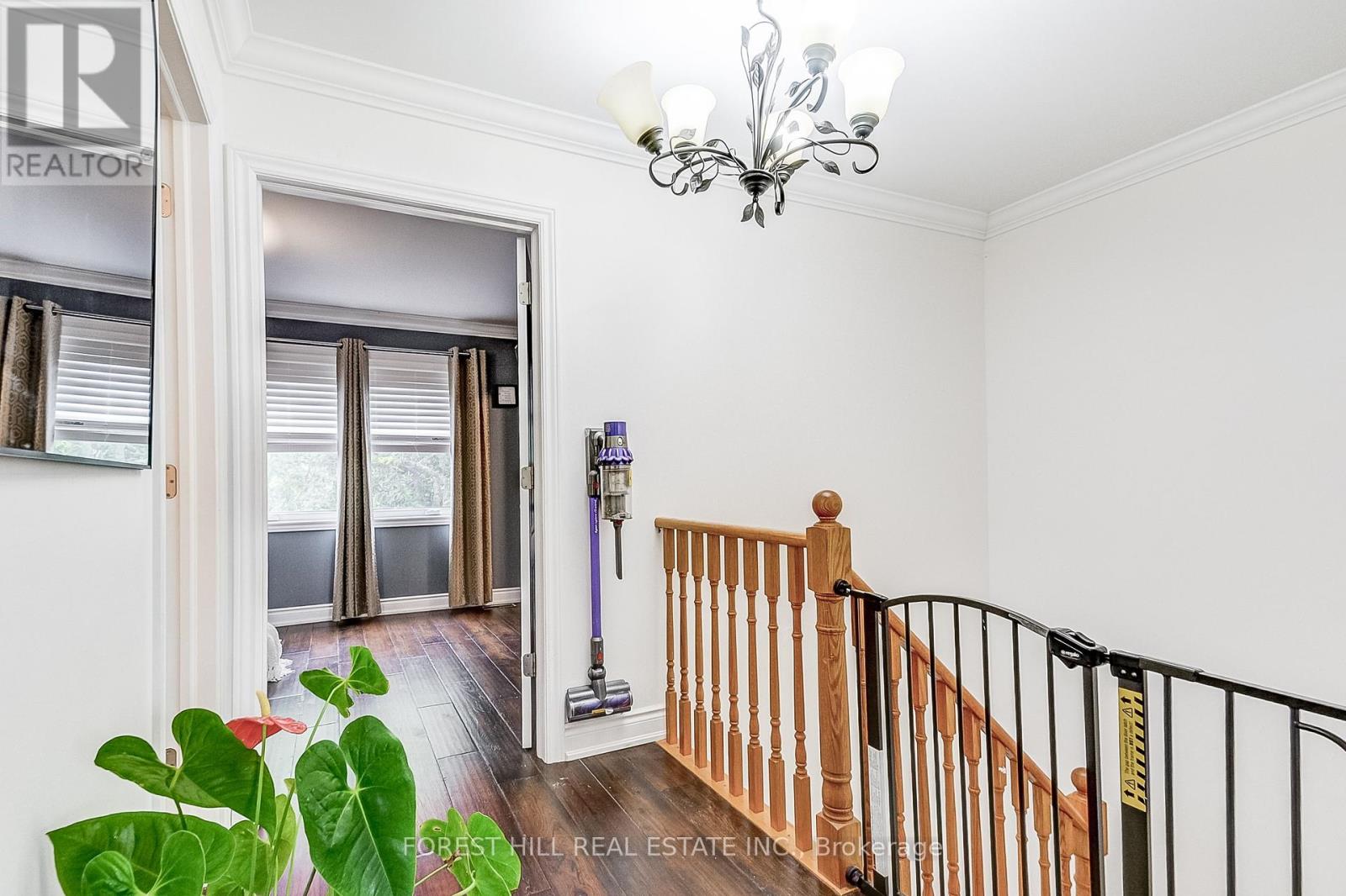 Photo 17 of 61 Hearthstone Crescent, Clarington ON