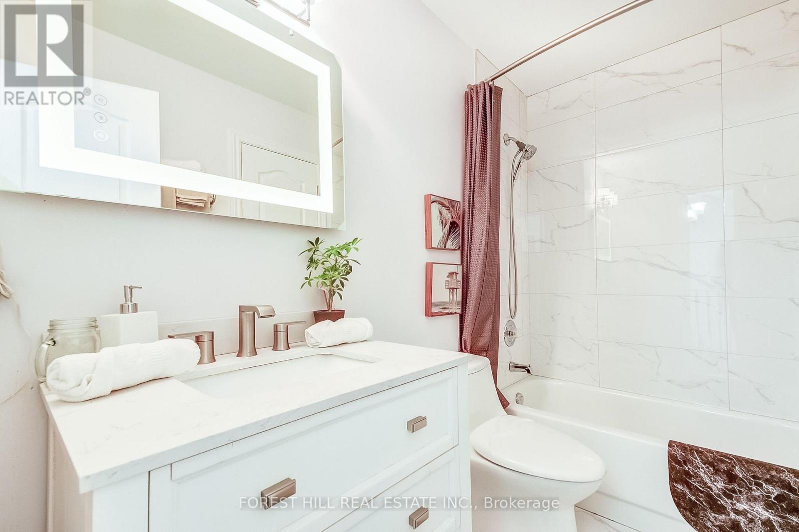 Photo 28 of 61 Hearthstone Crescent, Clarington ON