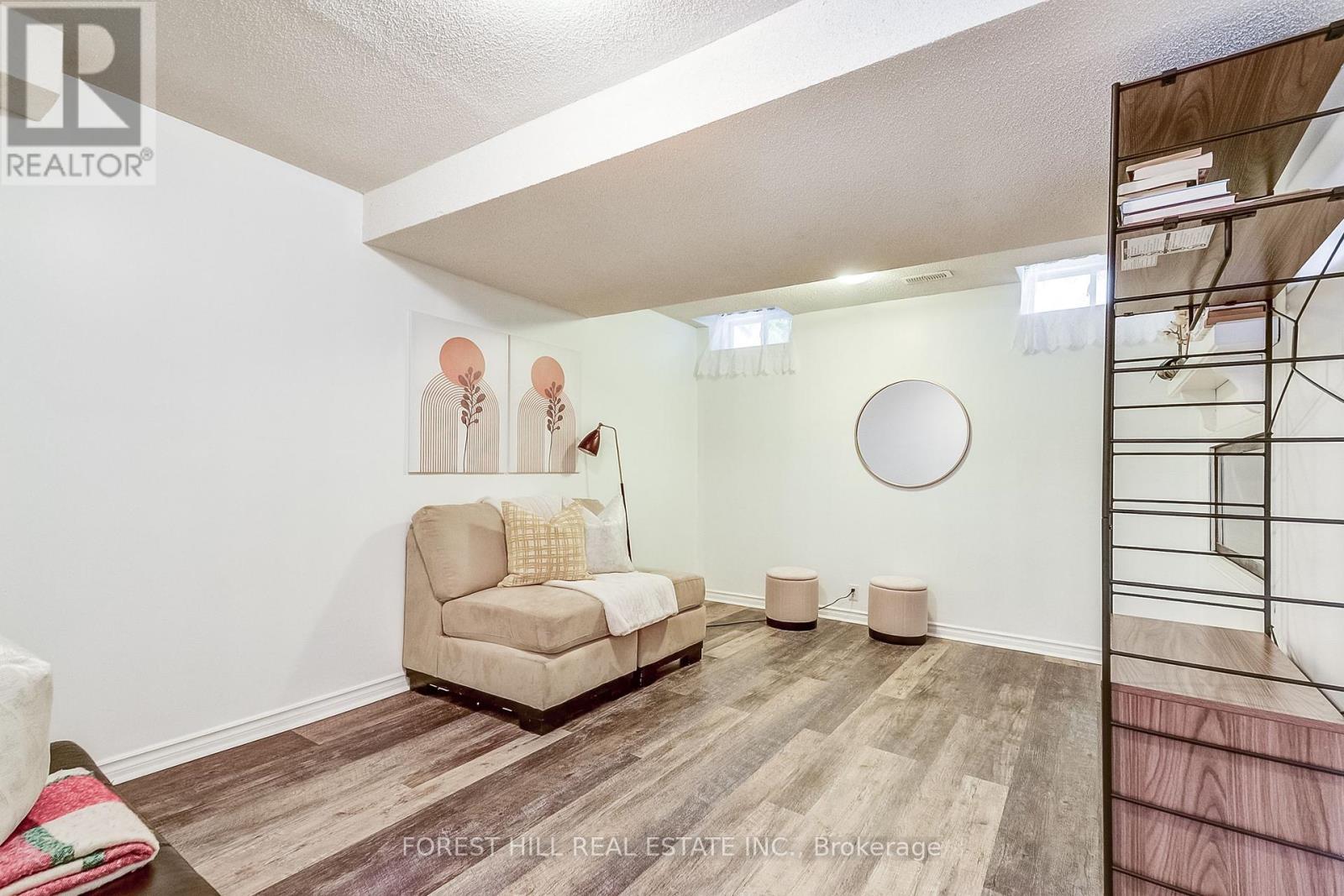 Photo 35 of 61 Hearthstone Crescent, Clarington ON