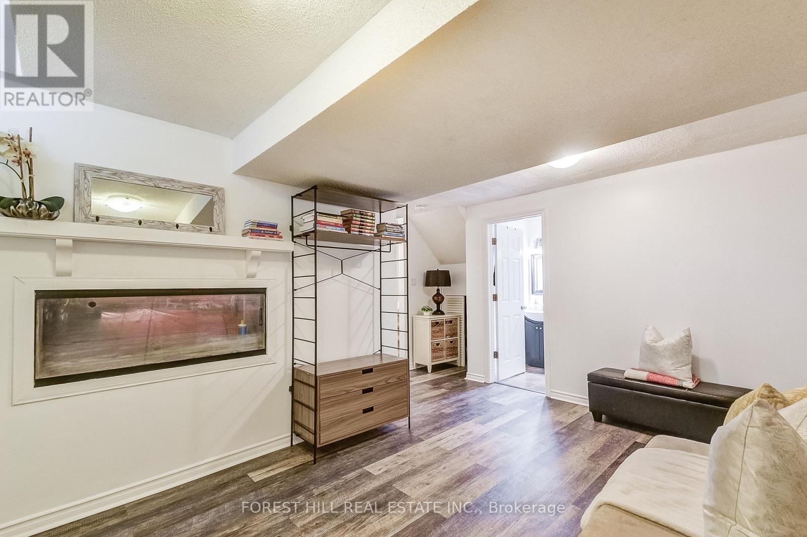Photo 20 of 61 Hearthstone Crescent, Clarington ON