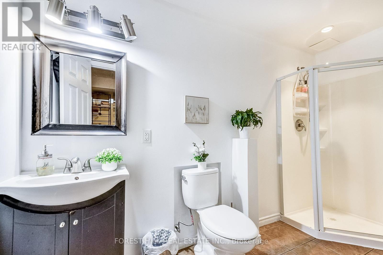 Photo 13 of 61 Hearthstone Crescent, Clarington ON