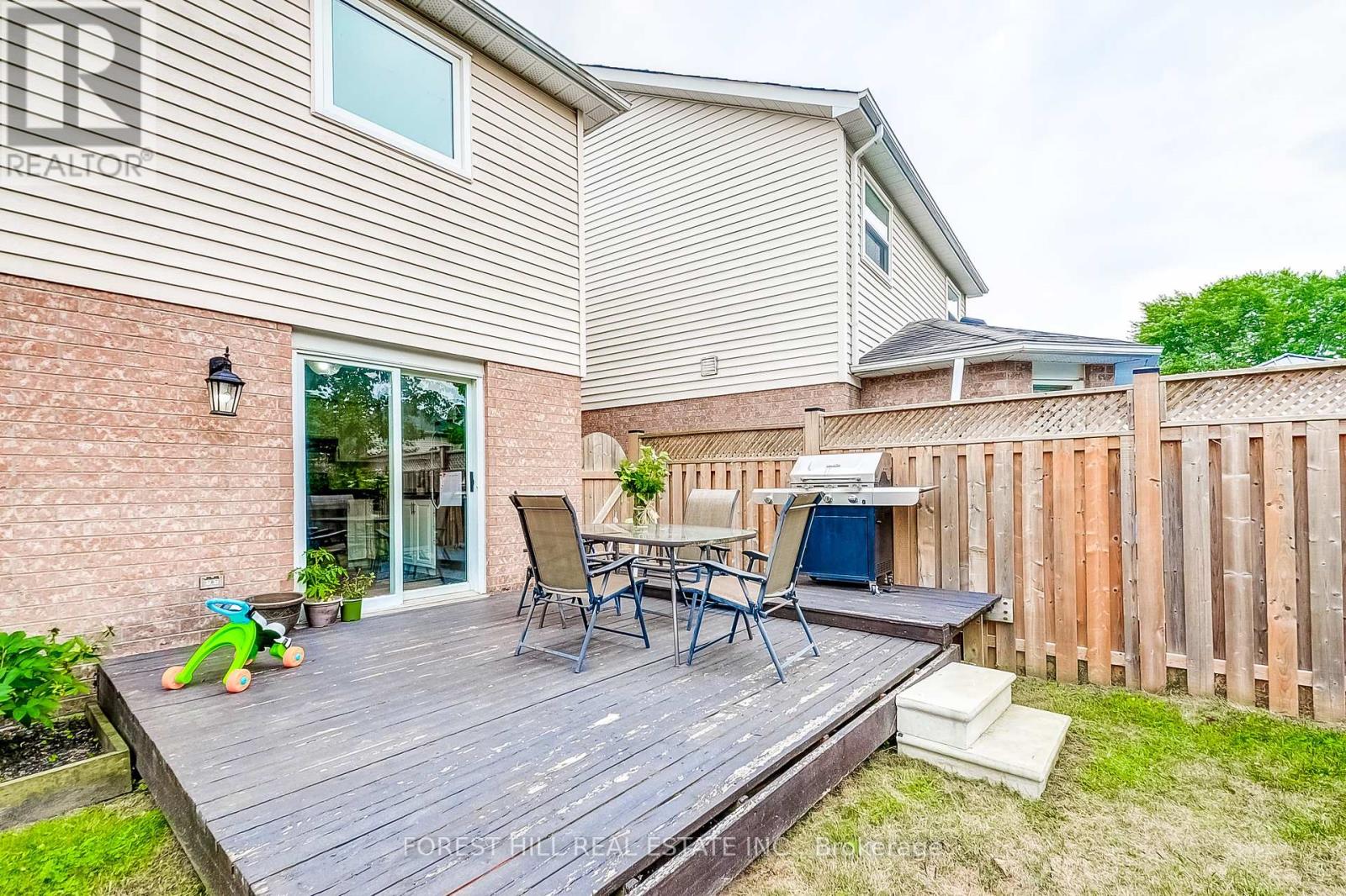 Photo 16 of 61 Hearthstone Crescent, Clarington ON