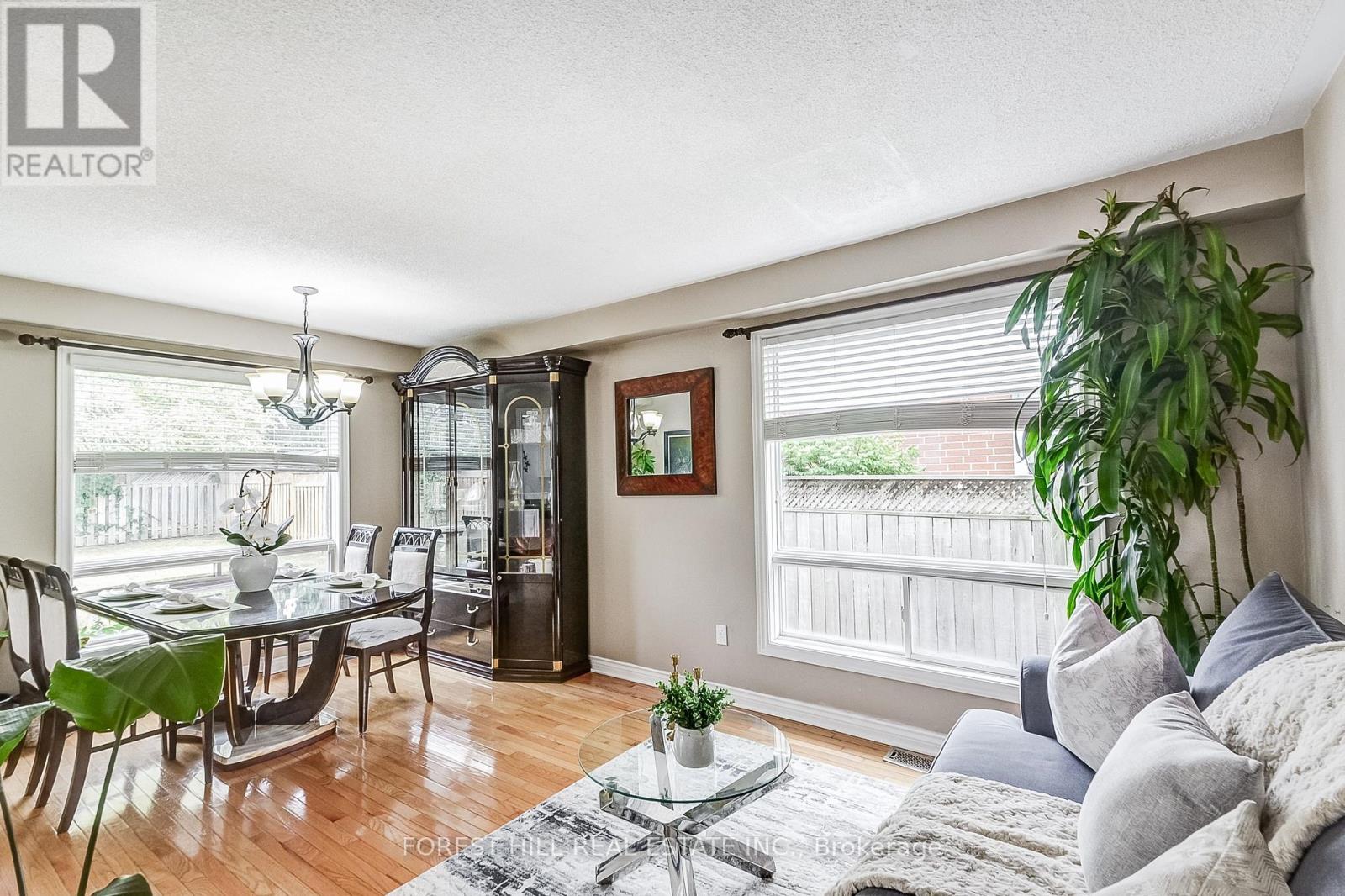 Photo 15 of 61 Hearthstone Crescent, Clarington ON