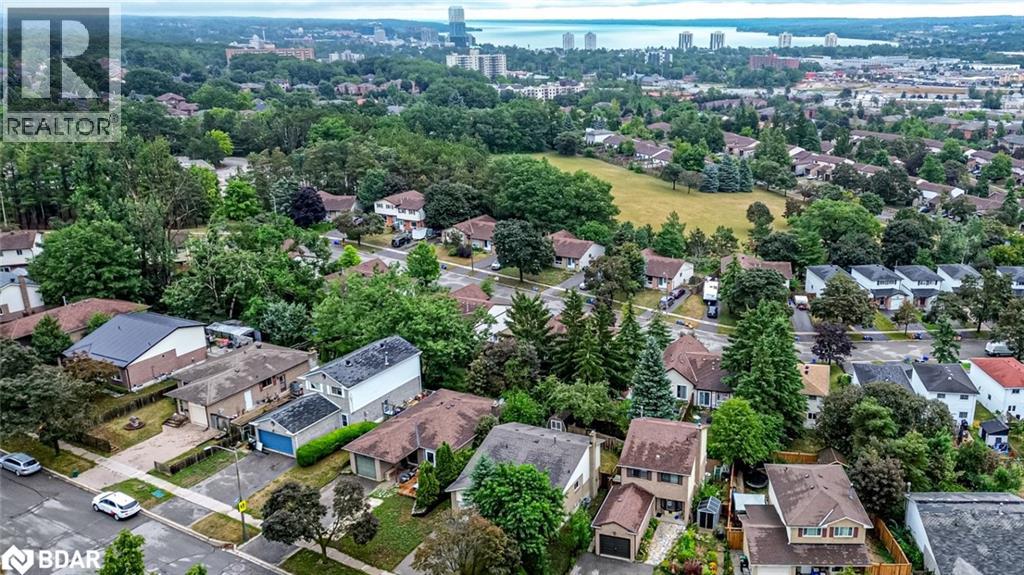 Photo 18 of 69 Fox Run, Barrie ON