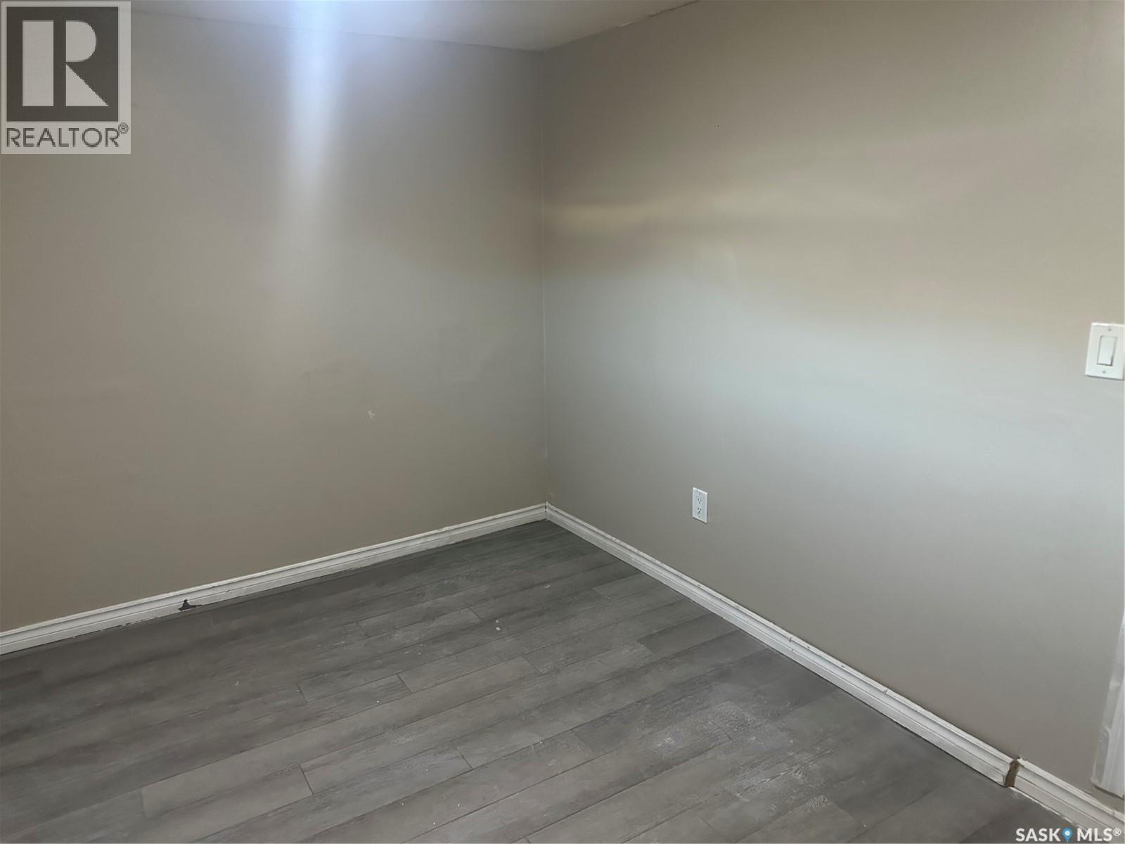 Photo 3 of 630 Elphinstone Street, Regina SK