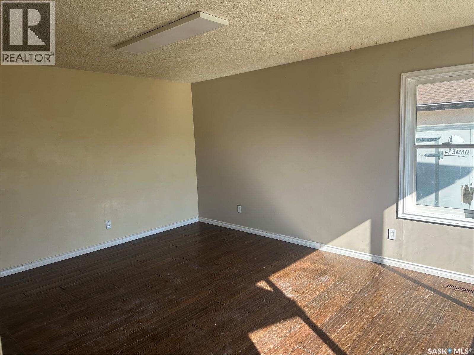 Photo 14 of 630 Elphinstone Street, Regina SK