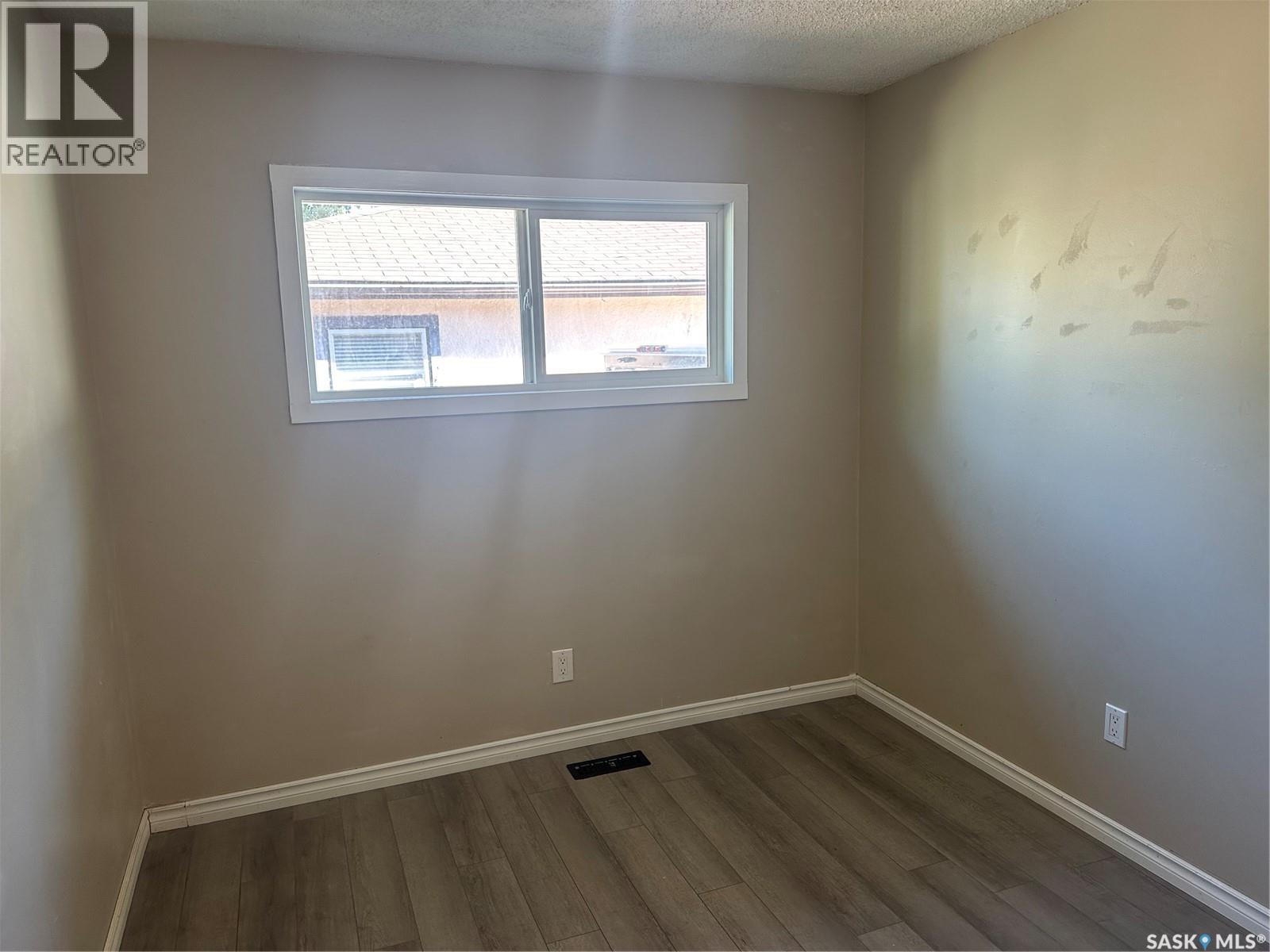 Photo 6 of 630 Elphinstone Street, Regina SK