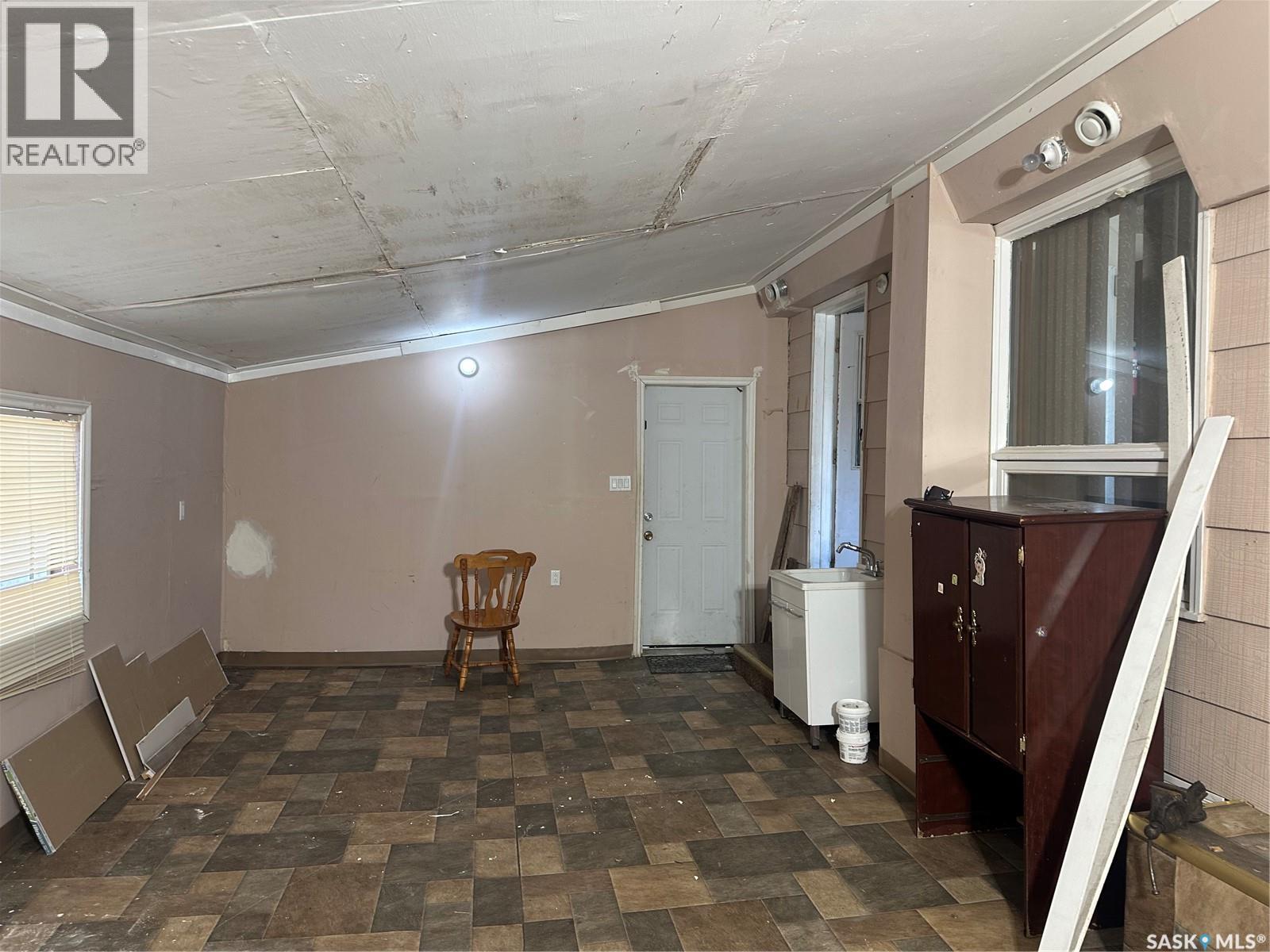 Photo 2 of 630 Elphinstone Street, Regina SK