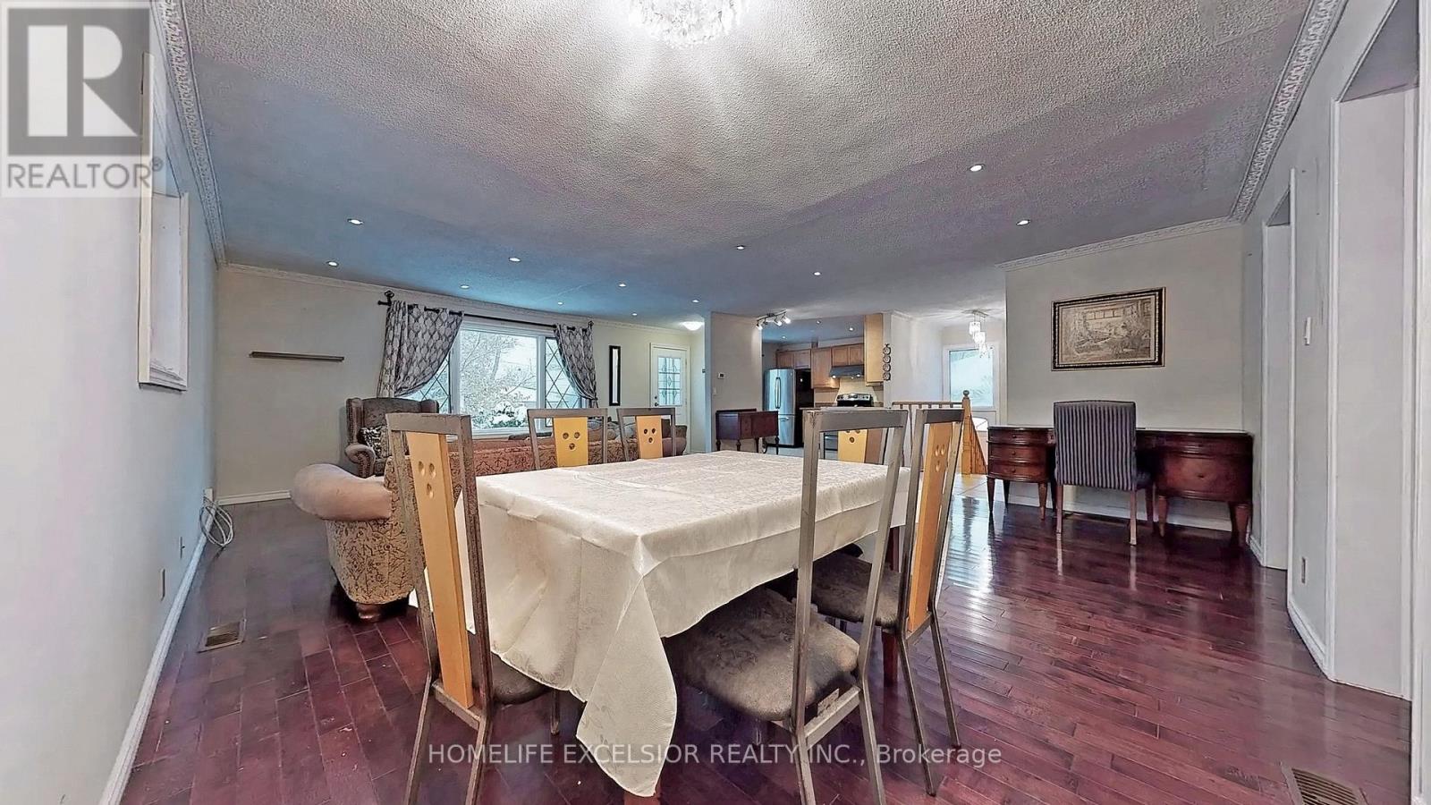 Photo 10 of 249 Palmer Avenue, Richmond Hill ON
