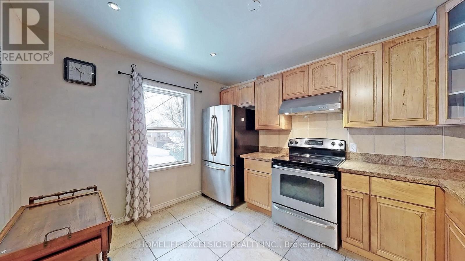 Photo 11 of 249 Palmer Avenue, Richmond Hill ON
