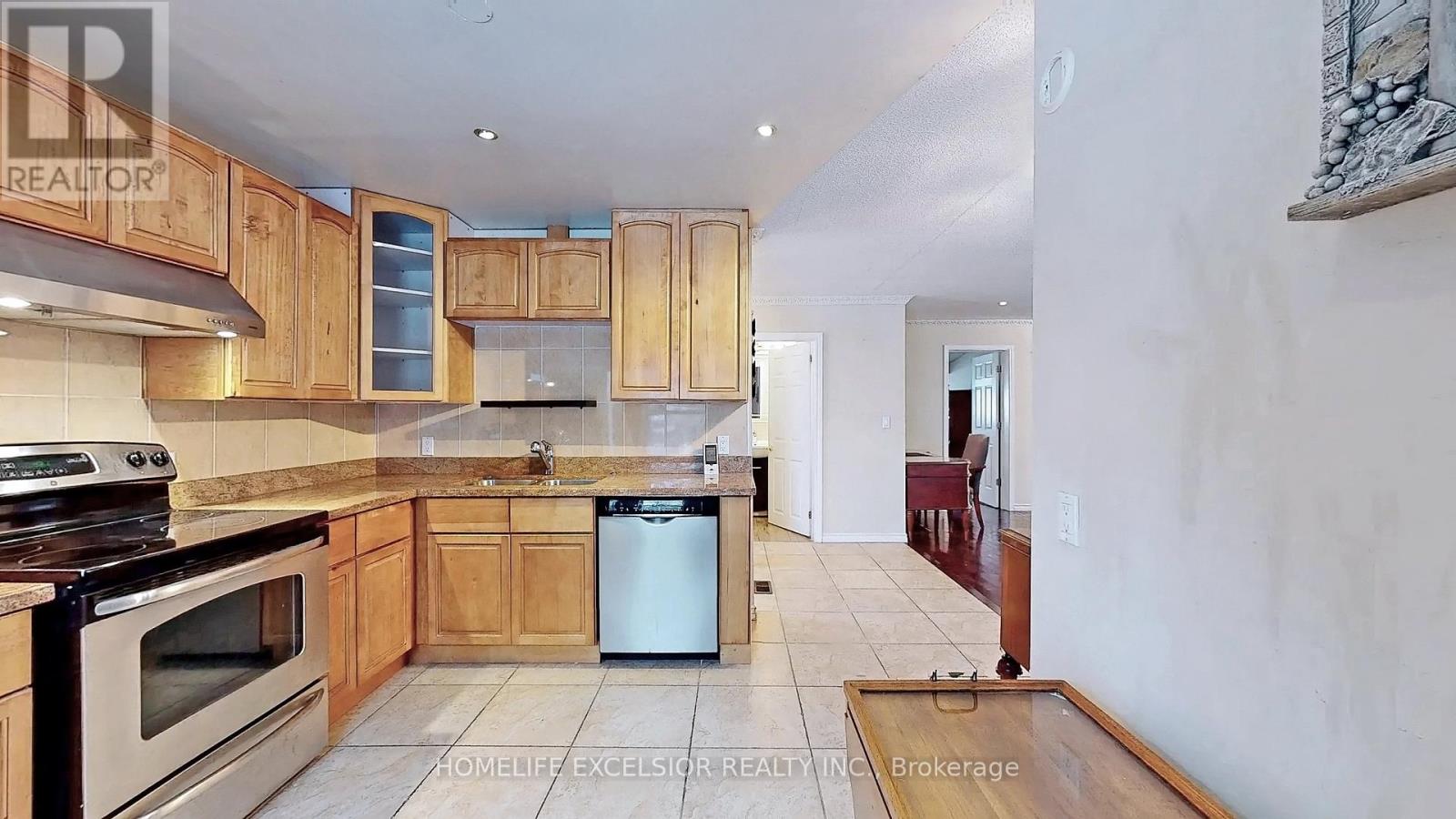 Photo 13 of 249 Palmer Avenue, Richmond Hill ON