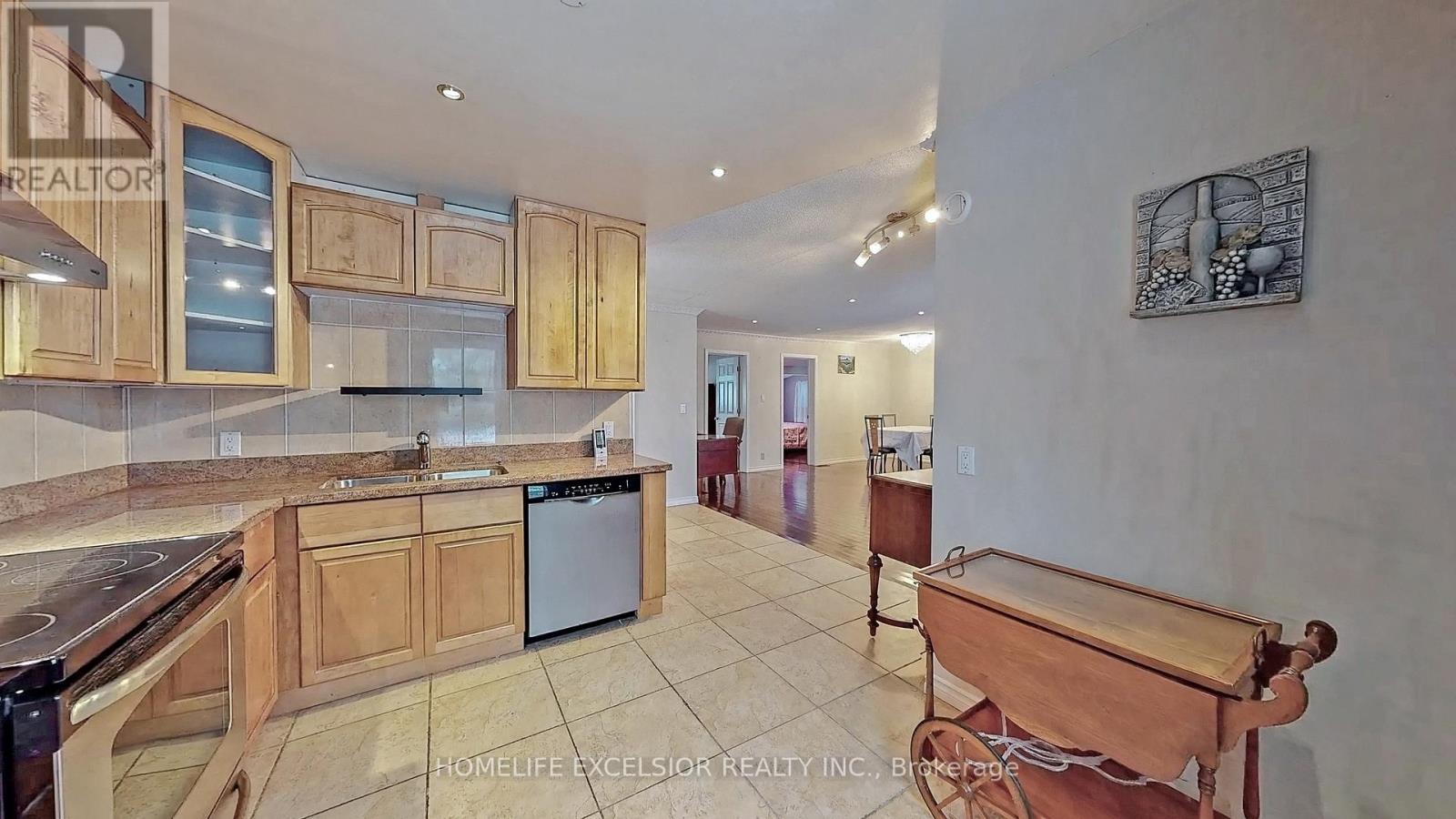 Photo 14 of 249 Palmer Avenue, Richmond Hill ON
