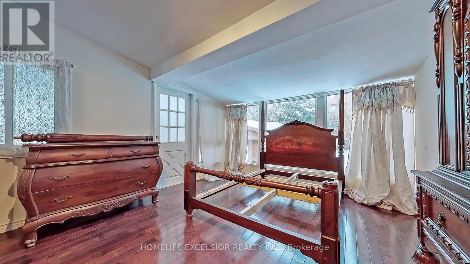 Photo 17 of 249 Palmer Avenue, Richmond Hill ON