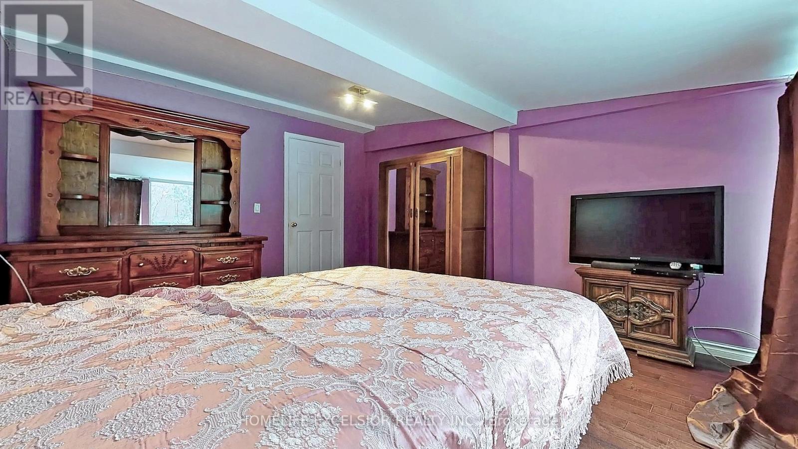 Photo 24 of 249 Palmer Avenue, Richmond Hill ON