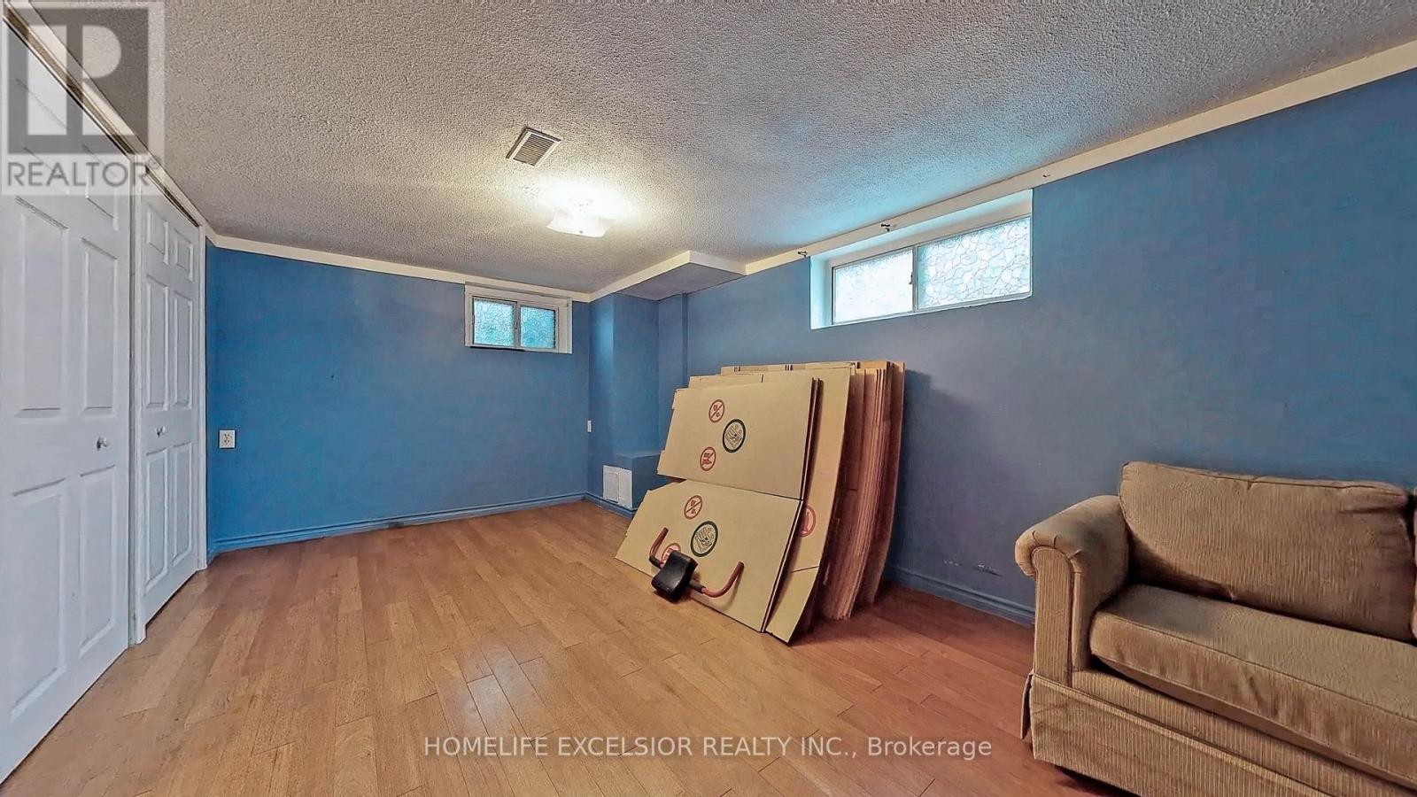 Photo 31 of 249 Palmer Avenue, Richmond Hill ON