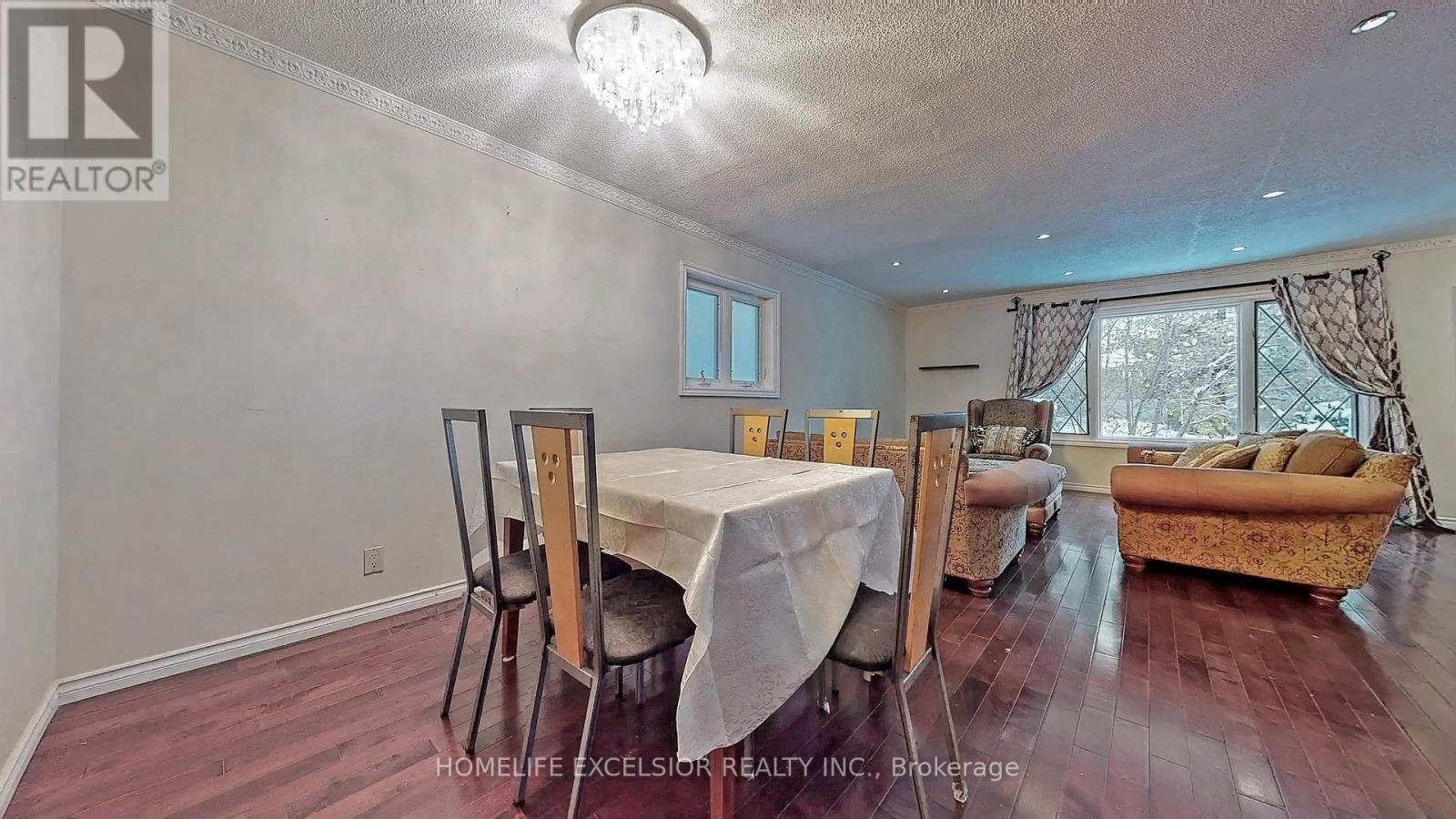 Photo 8 of 249 Palmer Avenue, Richmond Hill ON