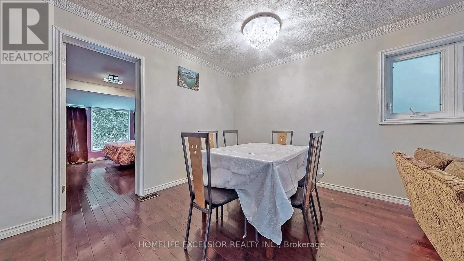 Photo 9 of 249 Palmer Avenue, Richmond Hill ON