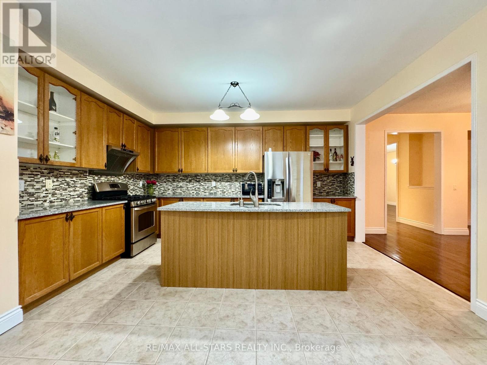Photo 14 of 26 Belgrave Square, Markham ON