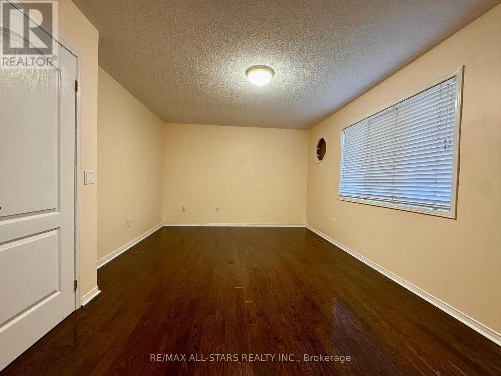 Photo 18 of 26 Belgrave Square, Markham ON